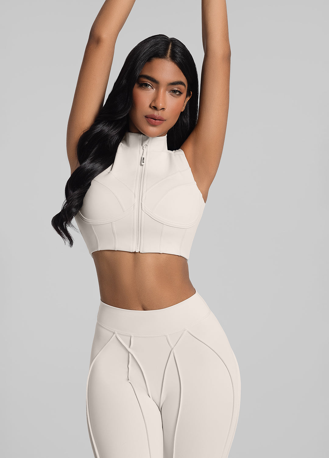 Haut zippé à encolure américaine